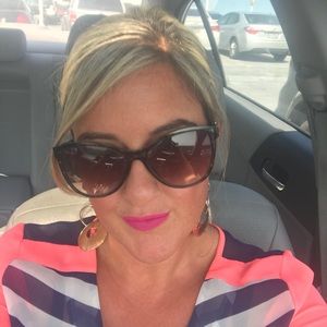 Meet your Posher, Charissa